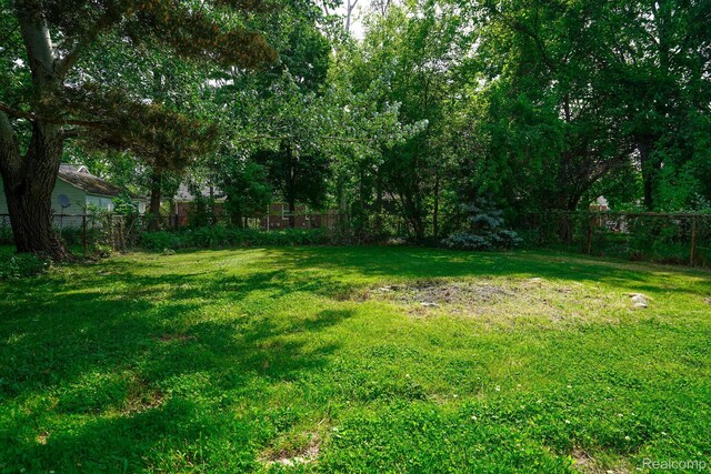 23082 Tuscany Ave, Eastpointe, MI 48021 - photo 8