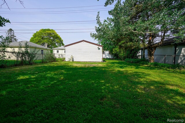 23082 Tuscany Ave, Eastpointe, MI 48021 - photo 9