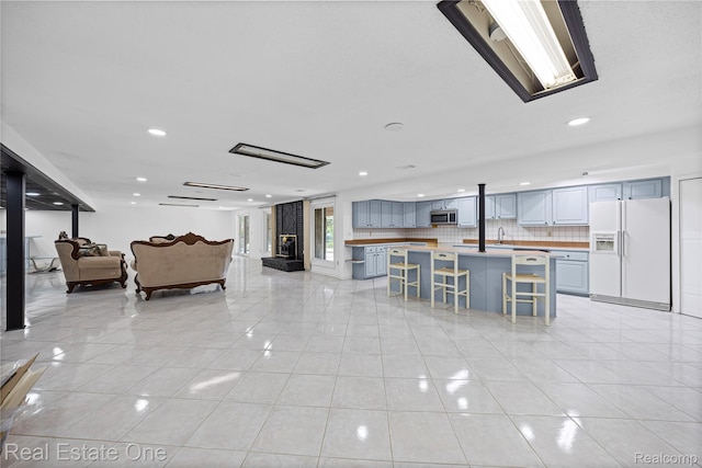 52615 Seven Oaks Dr, Shelby Twp, MI 48316 - building lobby with recessed lighting and a sink