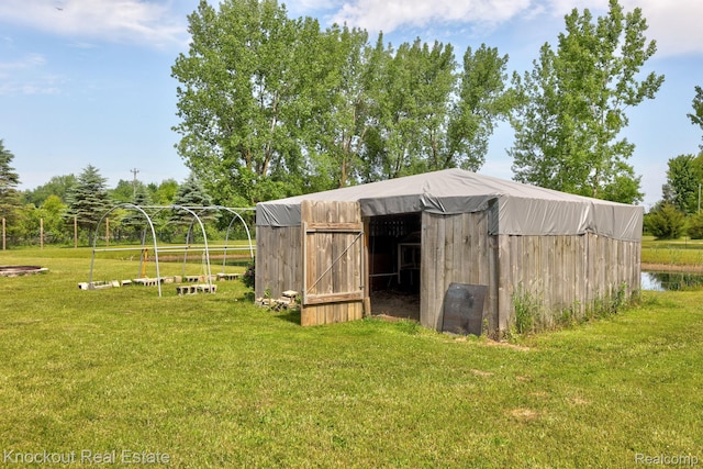 5490 Rupprecht Rd, Vassar, MI 48768 - view of pole building featuring a yard