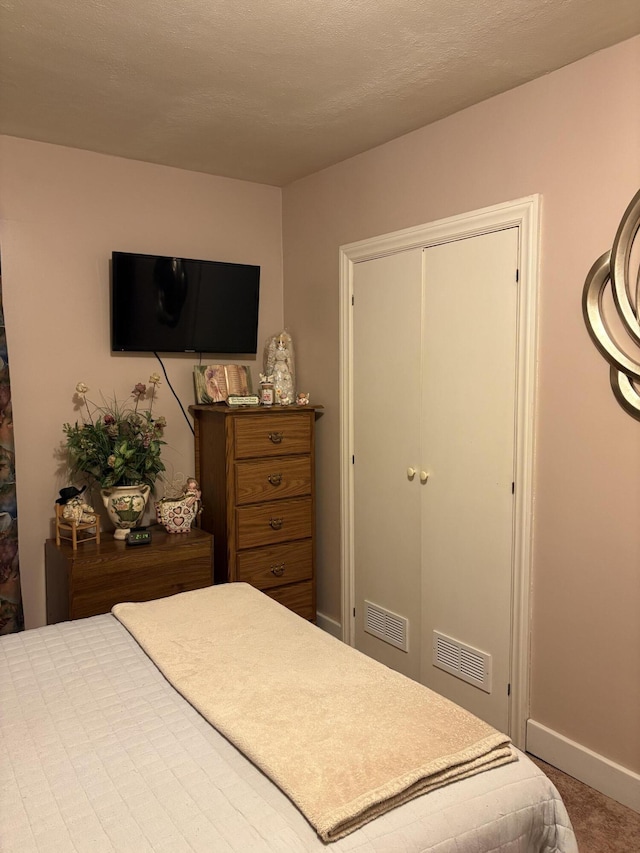 2065 Reggie Dr, Benton Harbor, MI 49022 - carpeted bedroom featuring baseboards