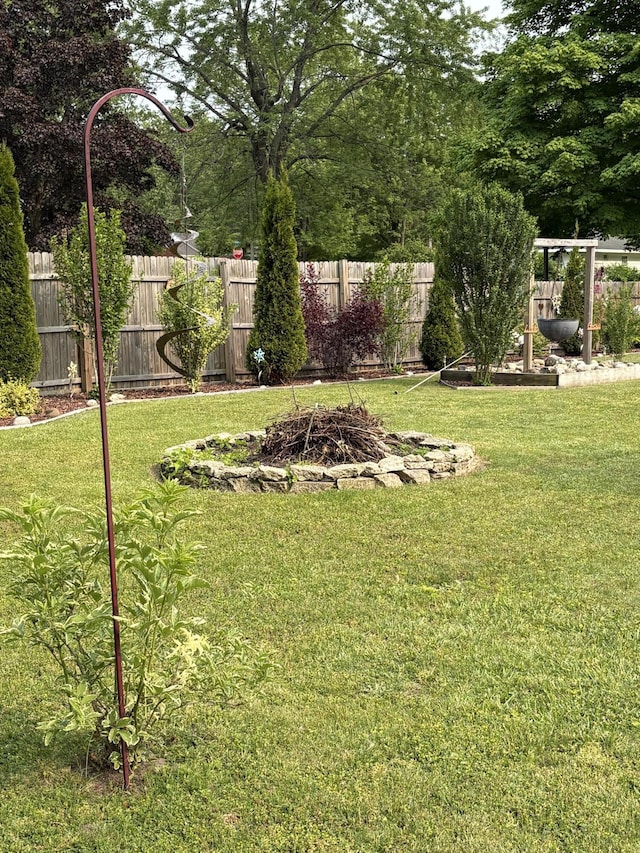 2065 Reggie Dr, Benton Harbor, MI 49022 - view of yard