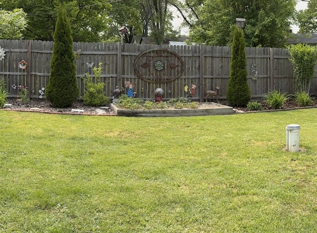 2065 Reggie Dr, Benton Harbor, MI 49022 - view of yard
