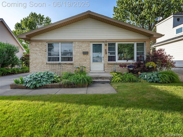436 Orchard St, Wyandotte, MI 48192 - bungalow featuring brick siding and a front yard