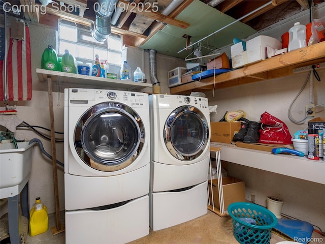 436 Orchard St, Wyandotte, MI 48192 - laundry area with washing machine and clothes dryer