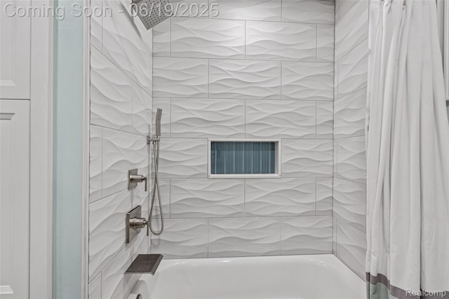49775 Keycove St, Chesterfield, MI 48047 - full bath with shower / tub combo