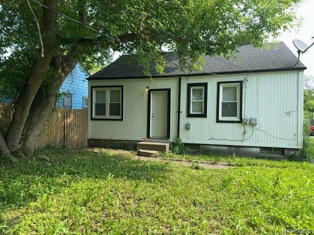 19670 Mccormick St, Detroit, MI 48224 - bungalow-style house with a shingled roof
