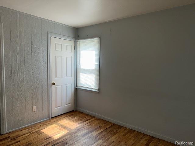 19670 Mccormick St, Detroit, MI 48224 - unfurnished room with wood finished floors and baseboards