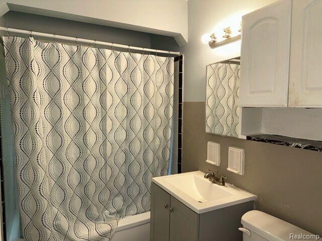 19670 Mccormick St, Detroit, MI 48224 - bathroom with vanity and a shower with shower curtain