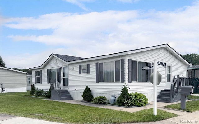 39500 W Warren Rd, Canton, MI 48187 - manufactured / mobile home with a front yard