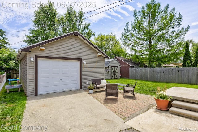 3626 Prairie Ave, Berkley, MI 48072 - detached garage with concrete driveway