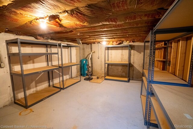 3485 Burrus Ct, Ortonville, MI 48462 - unfinished basement with a water pressure tank