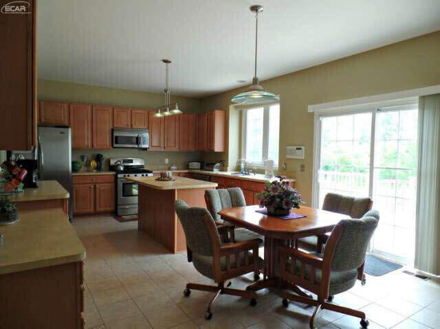6296 Moonstone Dr, Grand Blanc, MI 48439 - view of dining area