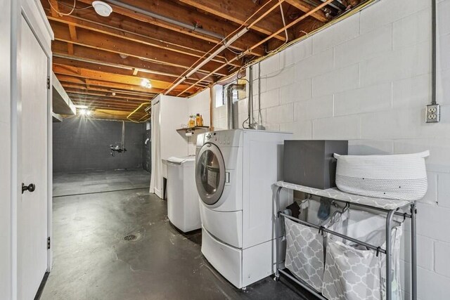 3108 Kim St, Saint Joseph, MI 49085 - laundry area with washing machine and dryer