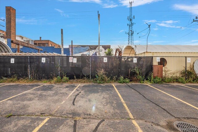 2843 E Grand Blvd Unit 4, Detroit, MI 48211 - view of uncovered parking lot