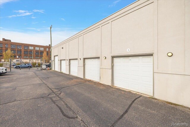 2843 E Grand Blvd Unit 4, Detroit, MI 48211 - view of garage