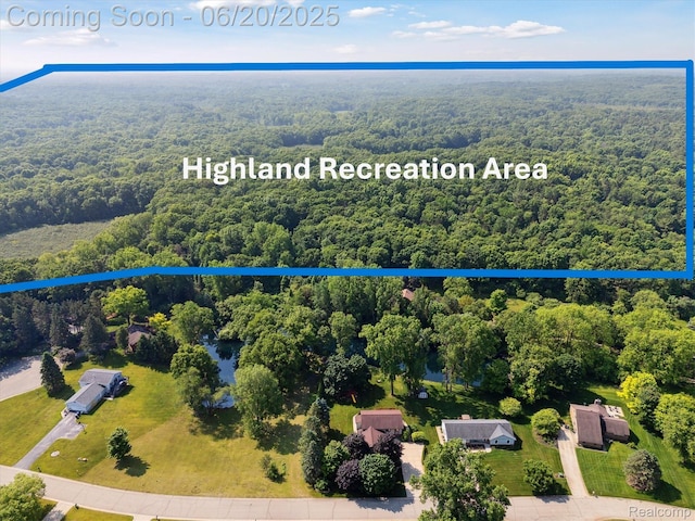 2386 Sherlock Trl, Highland, MI 48356 - aerial view of property and surrounding area featuring a forest and property parcel outlined