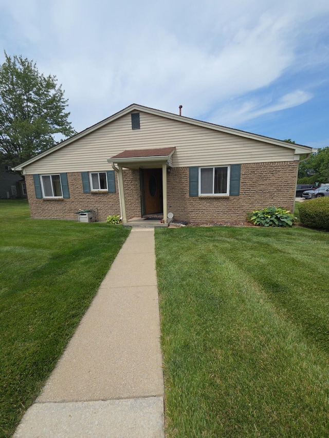 20041 Village Green Ct Unit 14, Brownstown, MI 48183 - ranch-style home with a front yard and brick siding