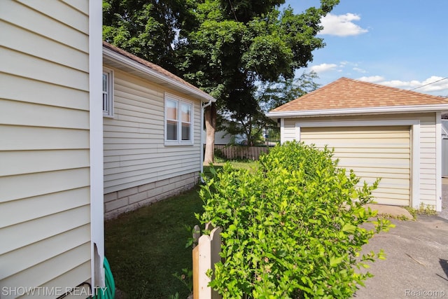 34 Charles St, Hillsdale, MI 49242 - view of yard featuring a detached garage
