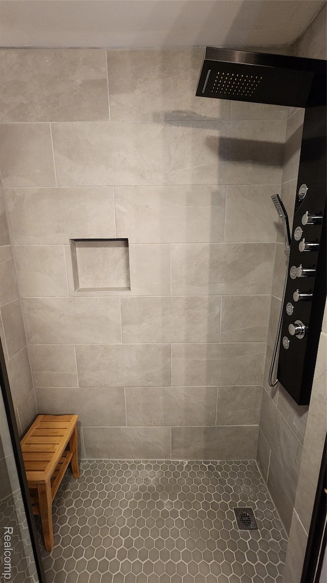 29390 Juniper St, Trenton, MI 48183 - full bath featuring a tile shower