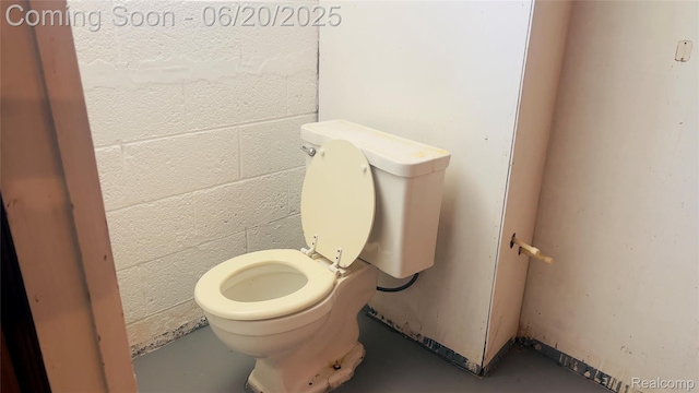 23930 Eureka Ave, Warren, MI 48091 - bathroom featuring toilet and concrete floors