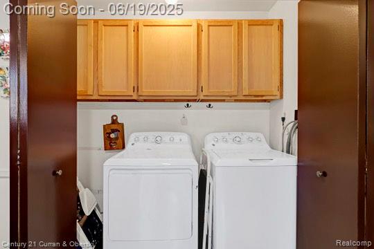 7190 Pebble Park Dr, West Bloomfield, MI 48322 - laundry room featuring cabinet space and independent washer and dryer