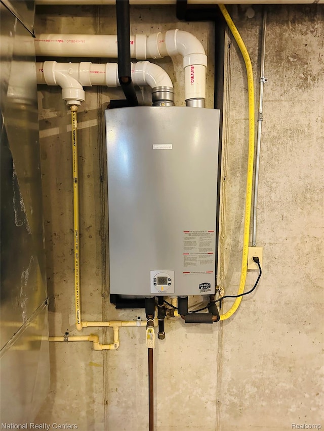 1390 N US-23, East Tawas, MI 48730 - utilities with water heater