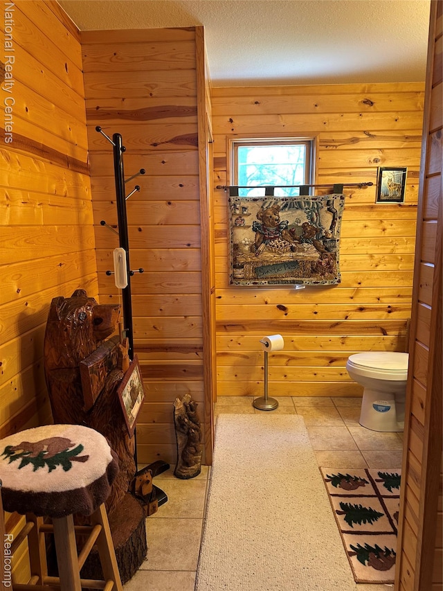 1390 N US-23, East Tawas, MI 48730 - bathroom featuring wooden walls and a textured ceiling