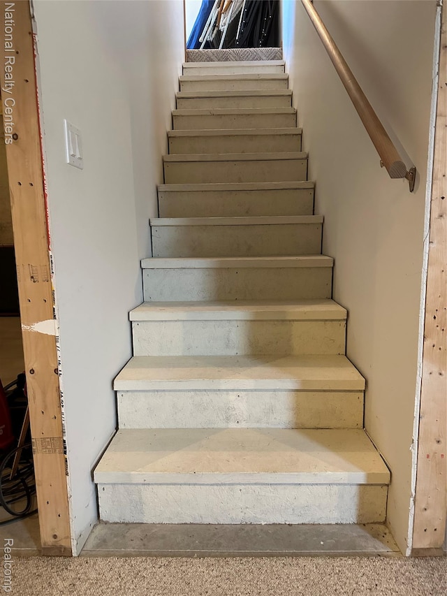 1390 N US-23, East Tawas, MI 48730 - view of stairway