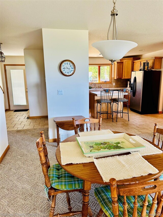 1390 N US-23, East Tawas, MI 48730 - dining area with baseboards