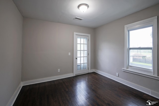 901 Chicago Blvd, Detroit, MI 48202 - empty room with dark wood finished floors and baseboards