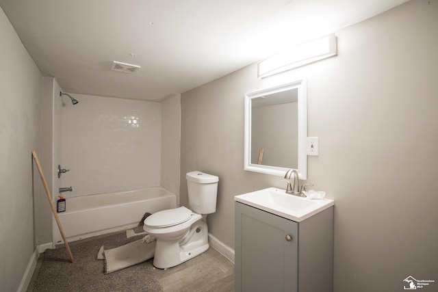 901 Chicago Blvd, Detroit, MI 48202 - bathroom with vanity, bathing tub / shower combination, and wood finished floors