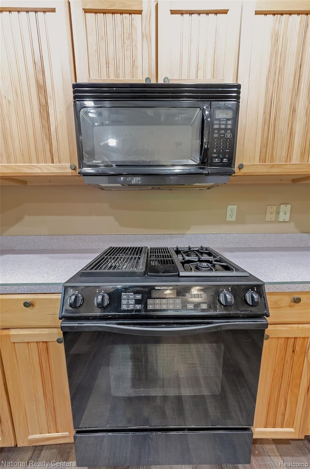 1471 Eldon Ct, Gladwin, MI 48624 - kitchen with black appliances, light brown cabinetry, and light countertops