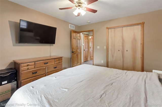 1471 Eldon Ct, Gladwin, MI 48624 - bedroom with a closet and a ceiling fan