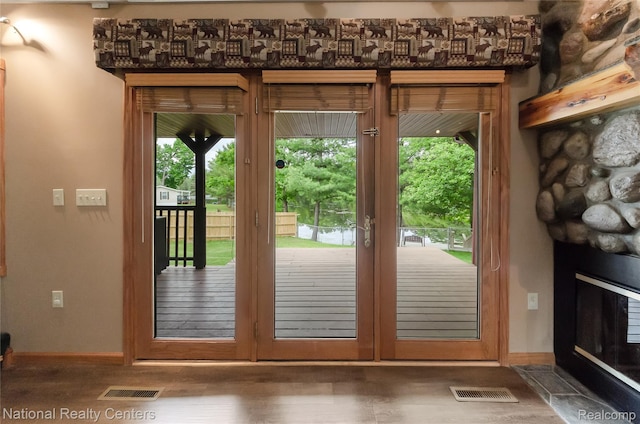1471 Eldon Ct, Gladwin, MI 48624 - entryway featuring wood finished floors and baseboards