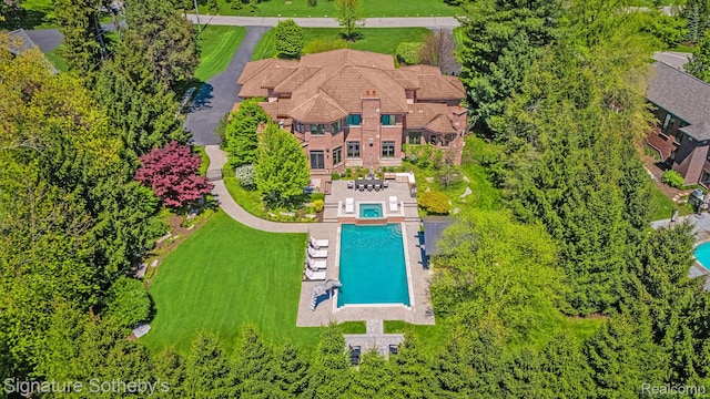 597 Yarboro Dr, Bloomfield Hills, MI 48304 - view from above of property with a pool