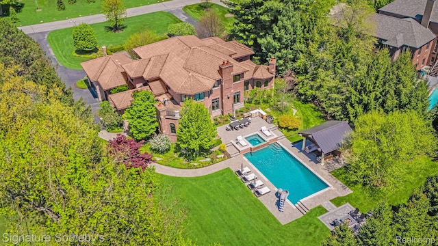 597 Yarboro Dr, Bloomfield Hills, MI 48304 - aerial view of a pool area
