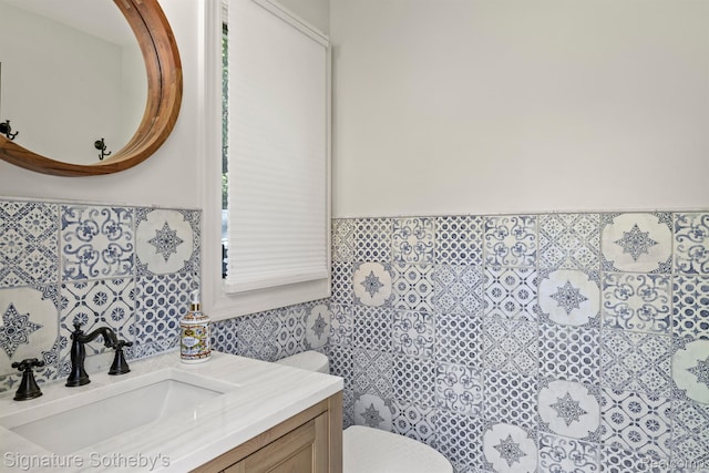 597 Yarboro Dr, Bloomfield Hills, MI 48304 - bathroom with tile walls and vanity