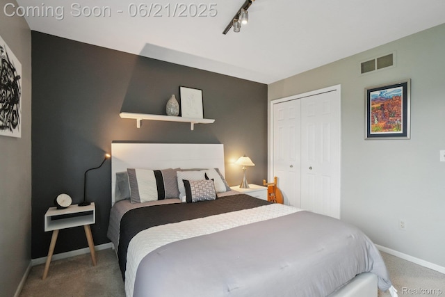 21898 Aspen Ct, Farmington Hills, MI 48335 - bedroom featuring carpet flooring, a closet, and rail lighting