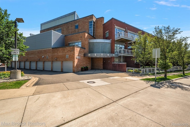 322 E Harrison Ave Unit 18, Royal Oak, MI 48067 - photo 1