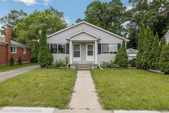 1545 W 9 Mile Rd, Ferndale, MI 48220 - bungalow featuring a front lawn