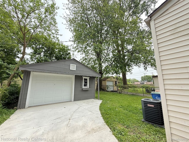 23074 Bolam Ave, Warren, MI 48089 - detached garage with driveway