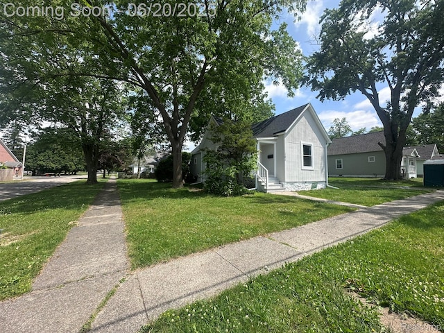 101 Morrell St, Yale, MI 48097 - view of front of home with entry steps and a front yard