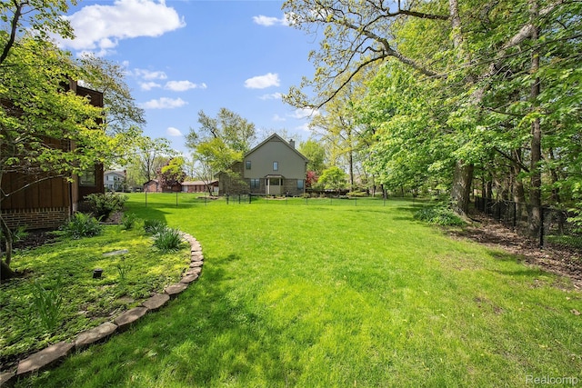 8206 Saint James Ct, Grosse Ile, MI 48138 - view of yard