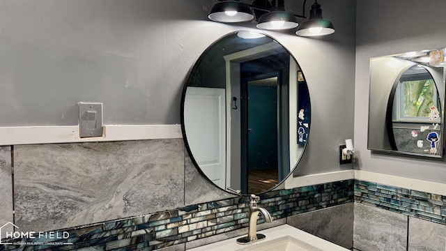 713 Wiltshire Dr, Owosso, MI 48867 - bathroom featuring a sink
