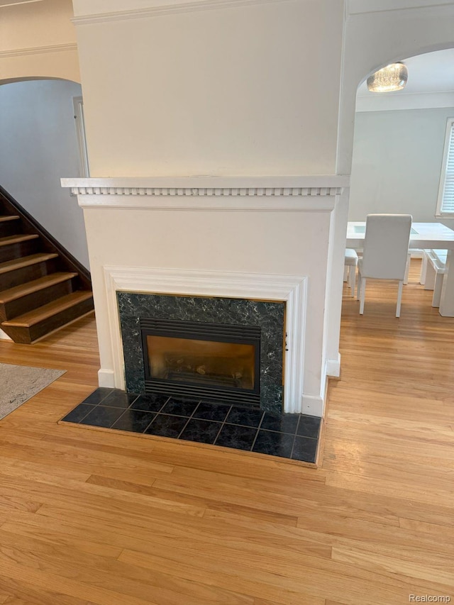 2130 Geneva St, Dearborn, MI 48124 - detailed view of wood finished floors, a premium fireplace, arched walkways, and ornamental molding