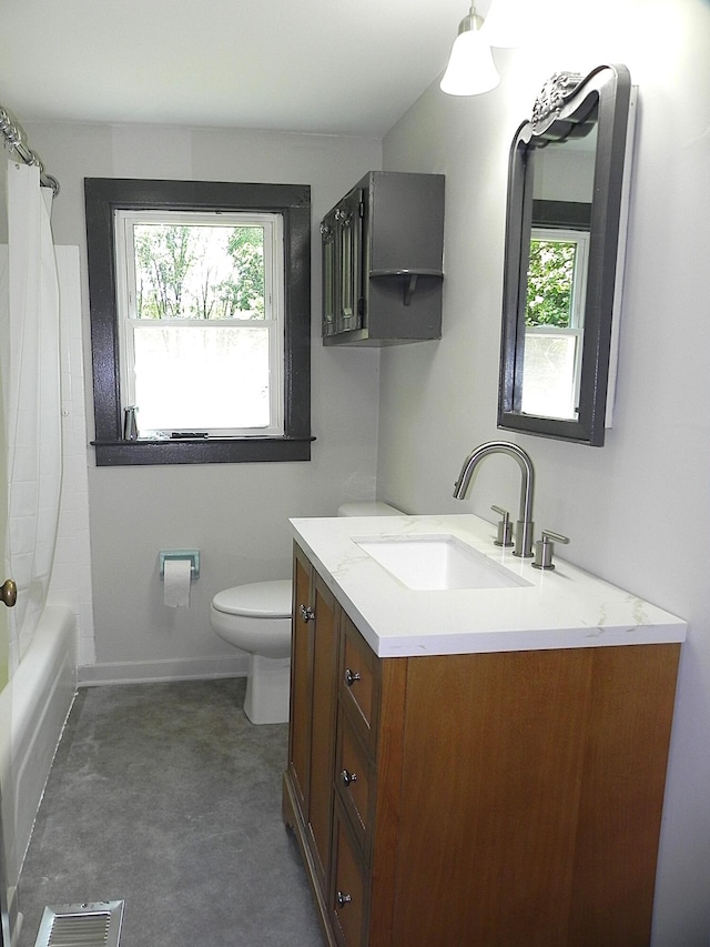 27869 M-60, Mendon, MI 49072 - full bath with plenty of natural light, vanity, and shower / tub combo with curtain