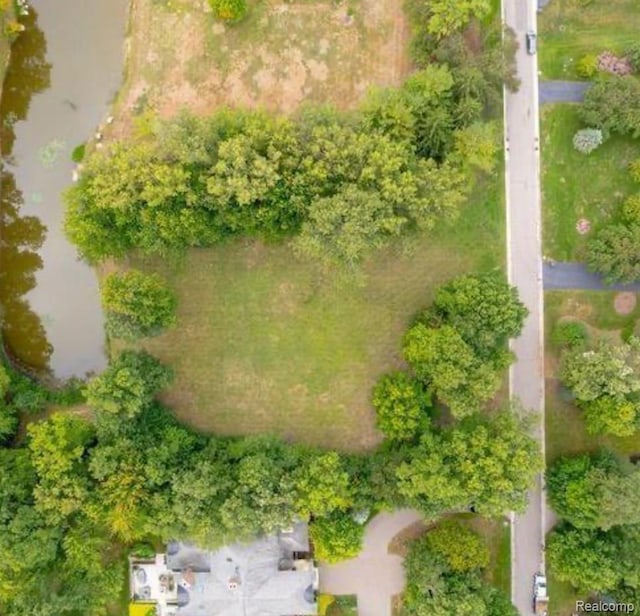 0001 Woodlynne Dr, Bingham Farms, MI 48025 - view of property location featuring property boundaries highlighted