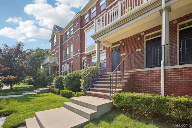 3207 Camden Dr Unit 110, Troy, MI 48084 - entrance to property featuring brick siding, a lawn, a balcony, and covered porch
