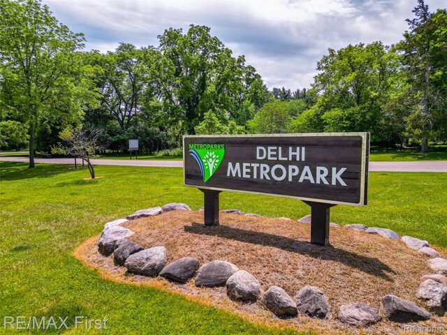 3407 Woodlea Dr, Ann Arbor, MI 48103